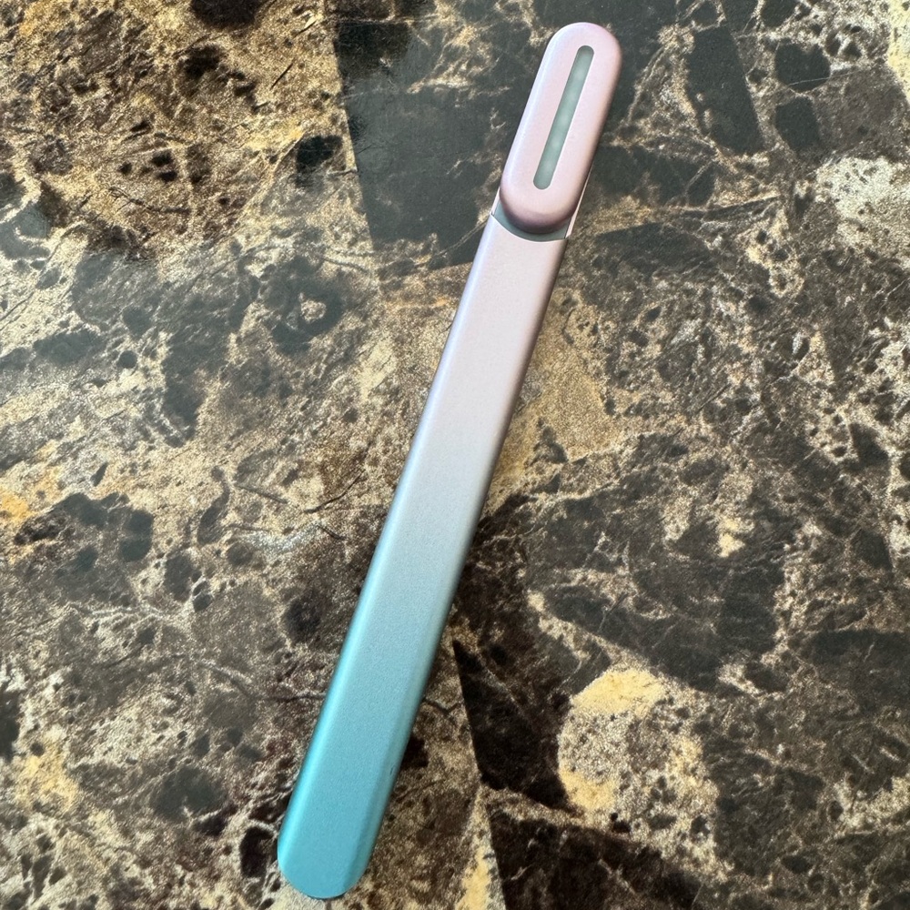 Solawave RADIANT RENEWAL
4-in-1 Skincare Wand in color OMBRE